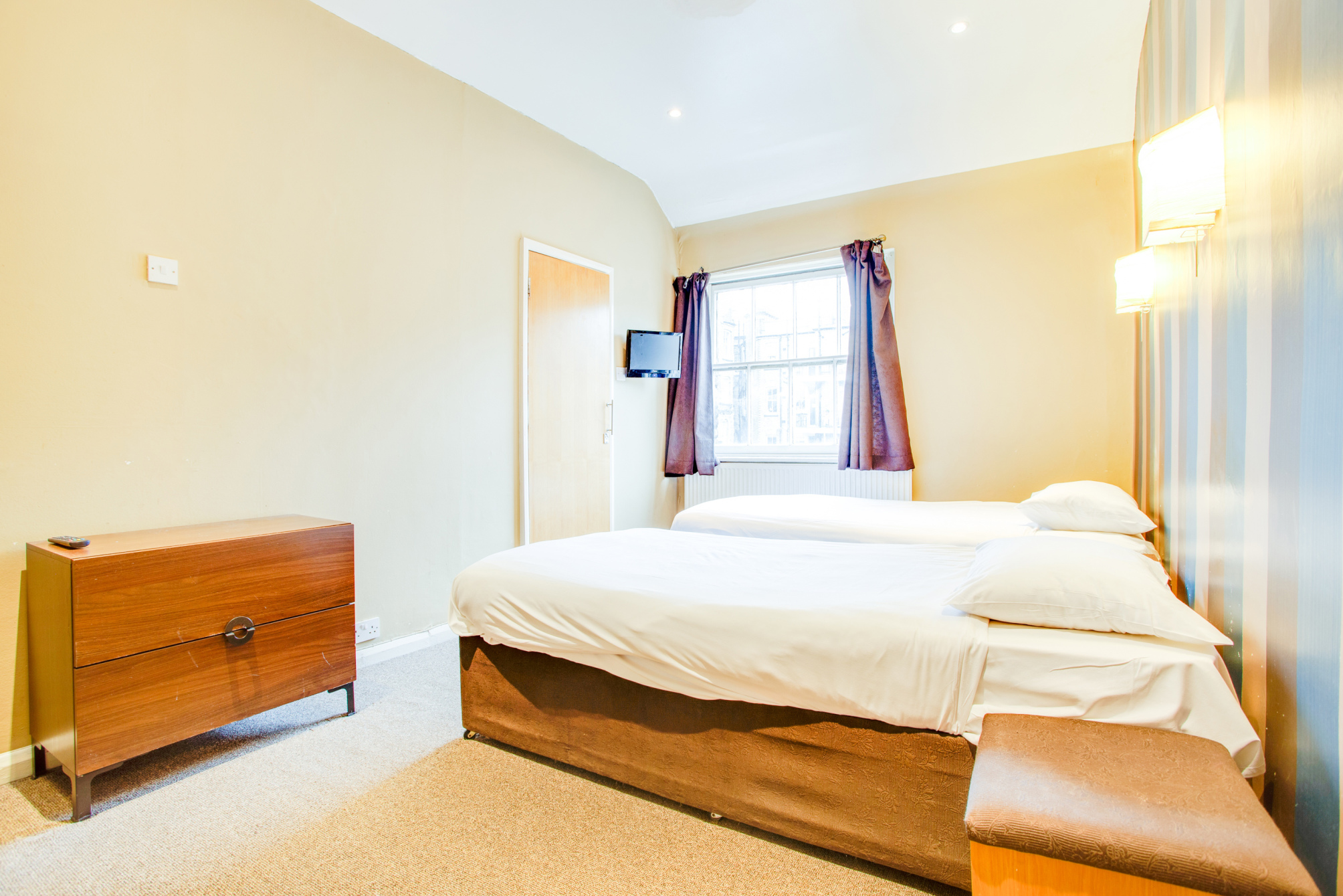Standard twin room
