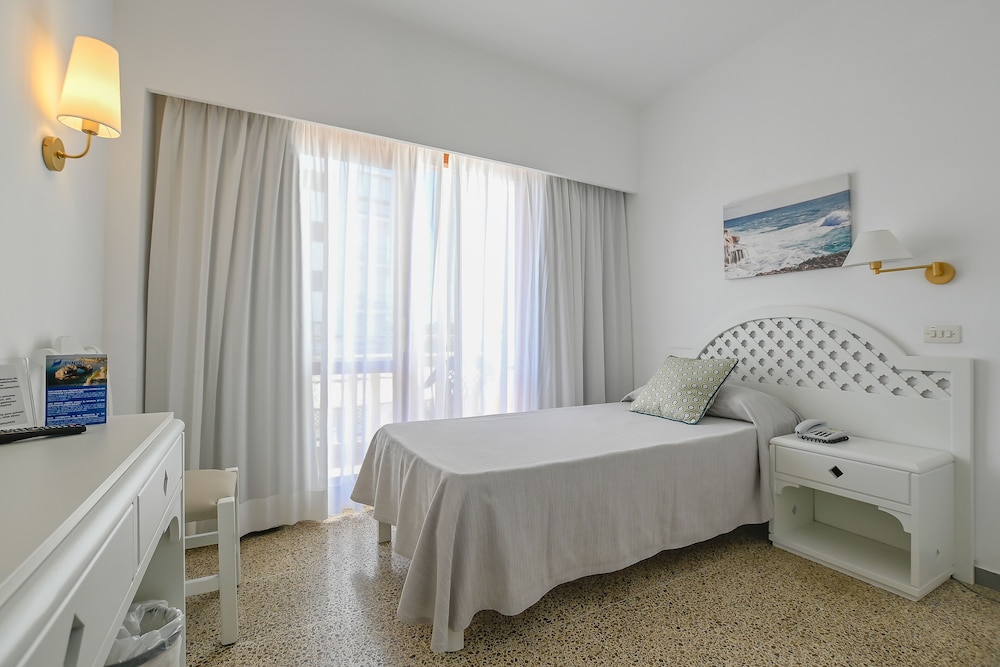 

Roma - Santanyi - Hotel Pinos Playa