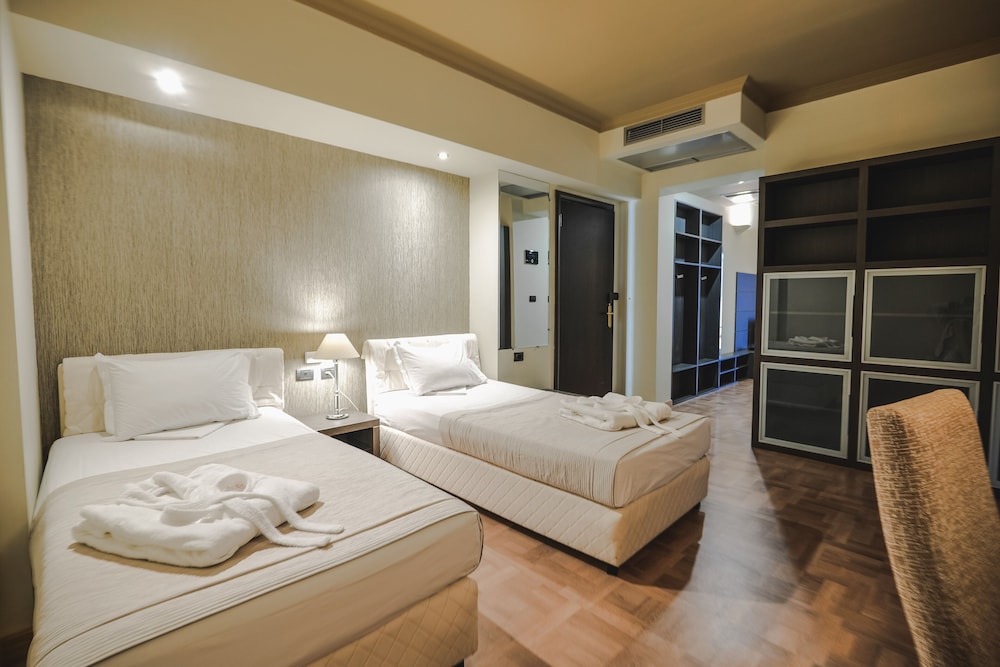 

Napoli - Himarë - Rapos Resort Hotel