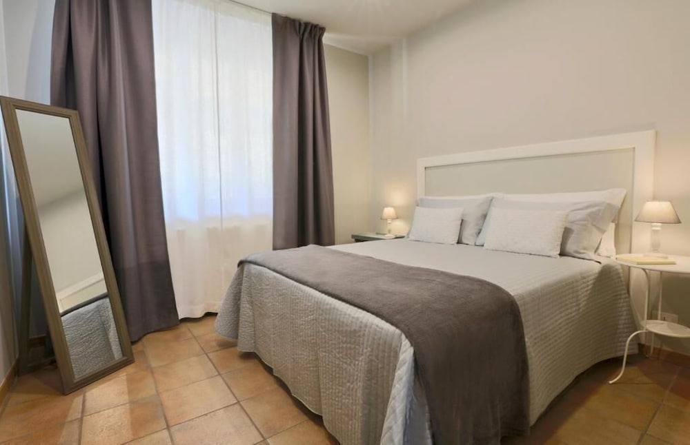 

Milano - Barolo - LE SETTE VIE HOLIDAY HOMES