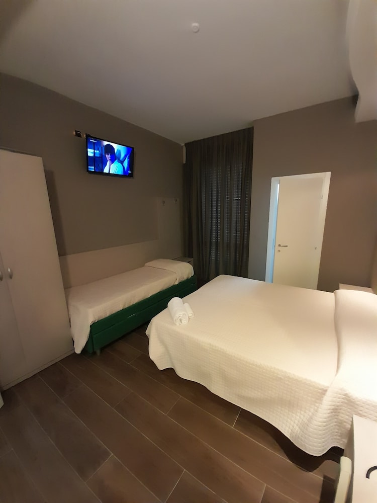

Milano - Riviera Romagnola, Mare Italia - Hotel Royal Plaza