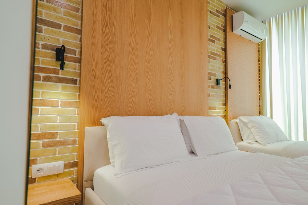 

Roma - Costa albanese - Hotel Piccolino