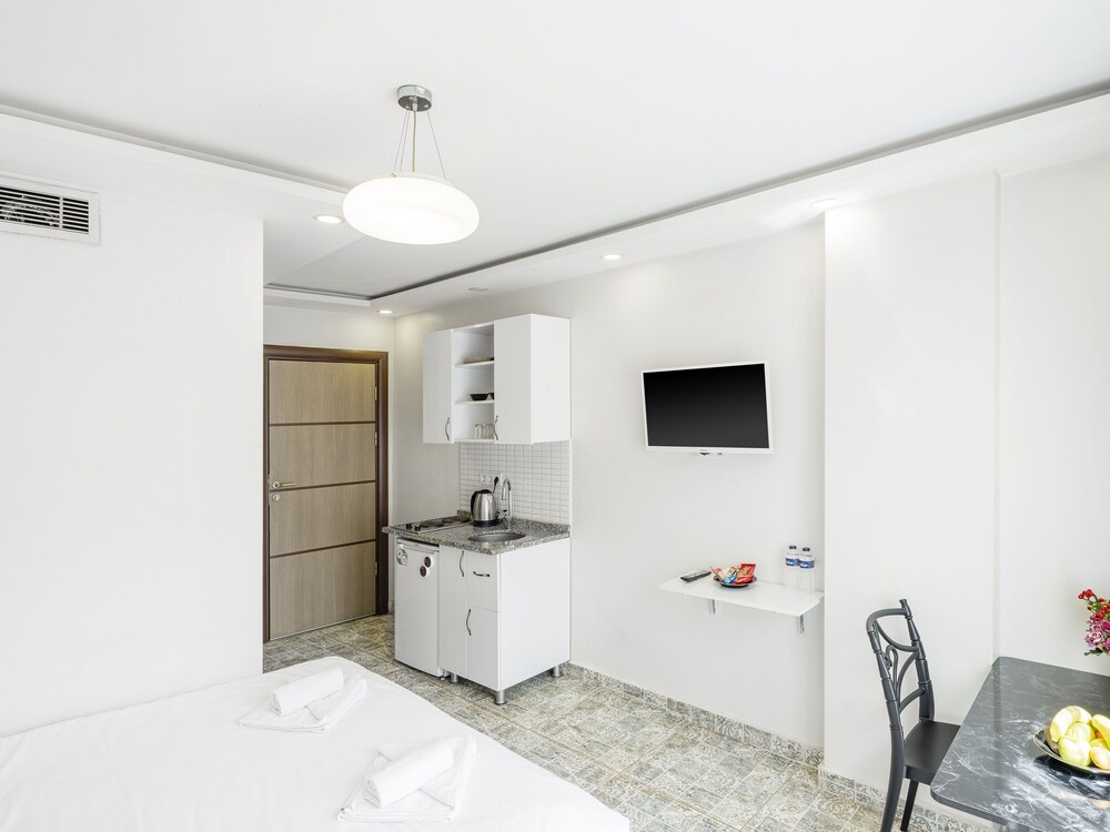 

Alghero - Istanbul - The Red Tent Suite 88