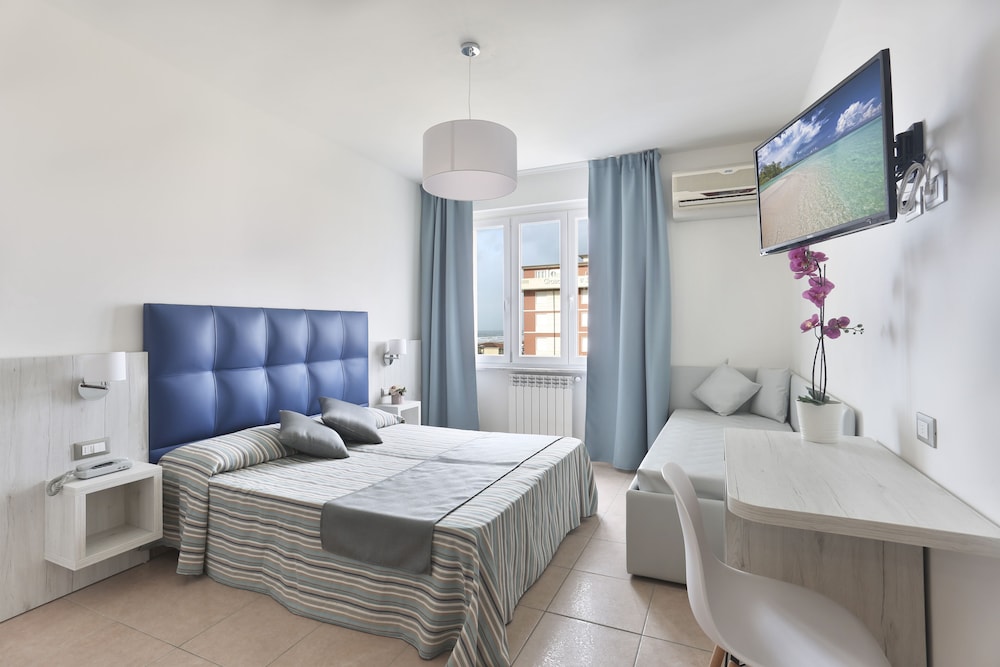 

Bari - Viareggio - Hotel Nuovo Tirreno