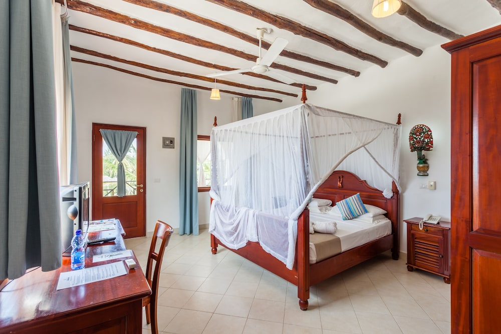 

Bari - Marafiki - Twiga Beach Resort