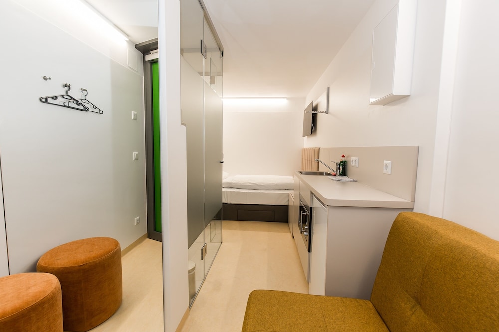 

Palermo - Vienna, Aeroporto Internazionale di Vienna - Smart Apart Living - Wien Hauptbahnhof - self check-in