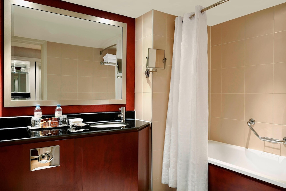 

Bologna - Uxbridge - Sheraton Skyline Hotel London Heathrow