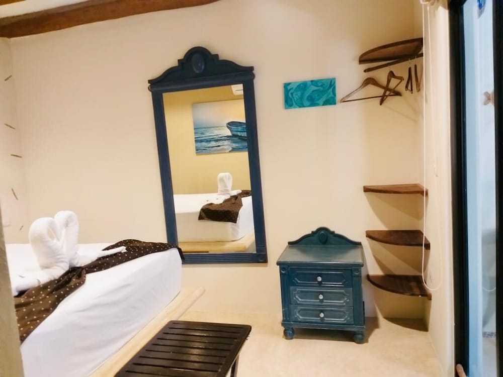 

Bari - Isla Holbox - La Constanza de Rulo