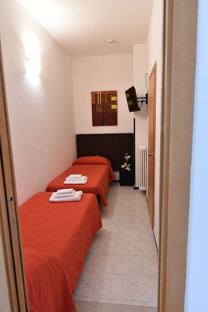 

Brindisi - Riviera Romagnola, Mare Italia - Hotel Okinawa
