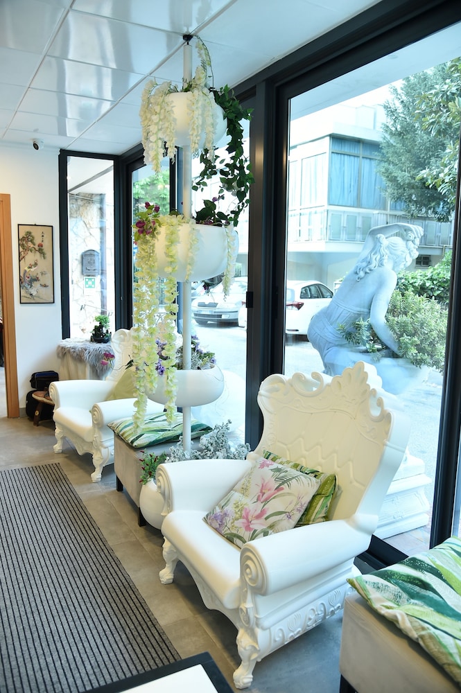 

Milano - Riviera Romagnola, Mare Italia - Hotel Okinawa