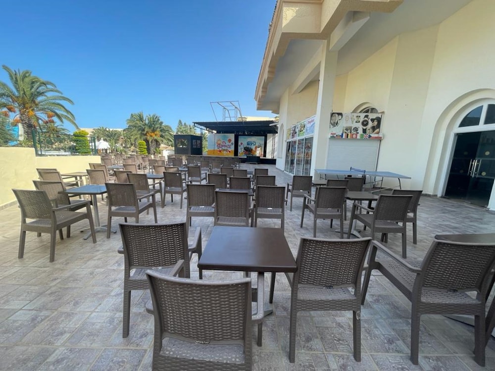 

Roma - Kelaa Kebira - Soviva Resort - Families Only