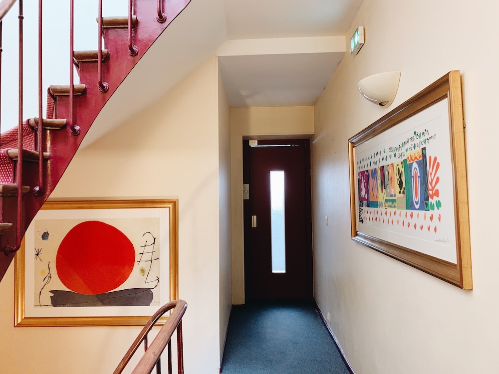 

Cagliari - Saint-Denis (Ile-de-France) - Hotel Bellevue Montmartre