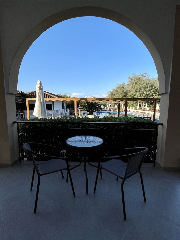 

Verona - Kavos - Oula maisonettes