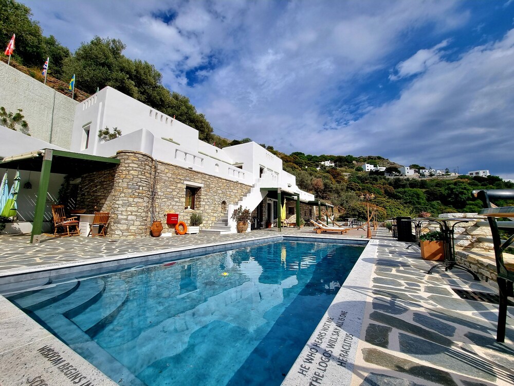 

Venezia - Engaraí - ELAIOLITHOS - Luxury Villa Suites - Adults Only