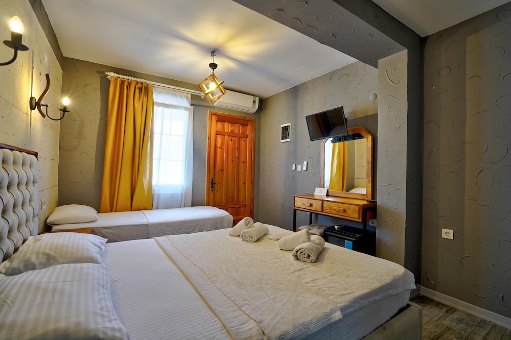 

Napoli - Çeşme - Lamira Suites Alacati