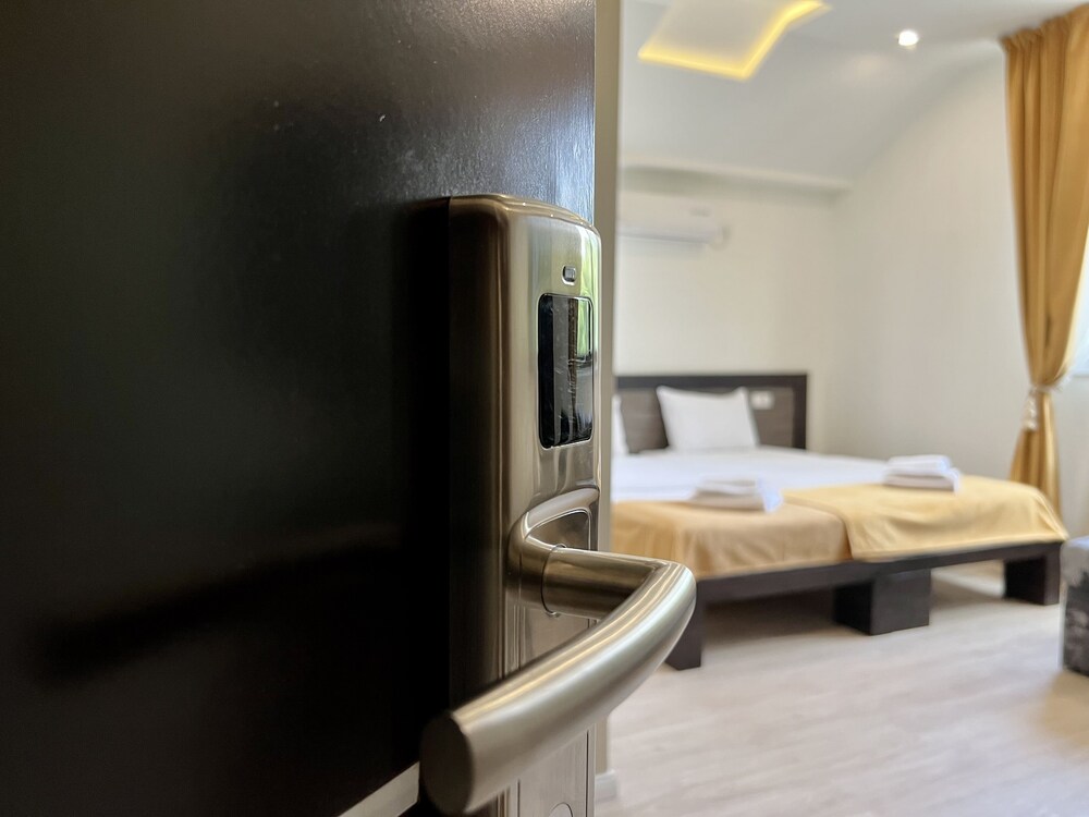 

Roma - Belgrado - Side One Design Hotel Garni