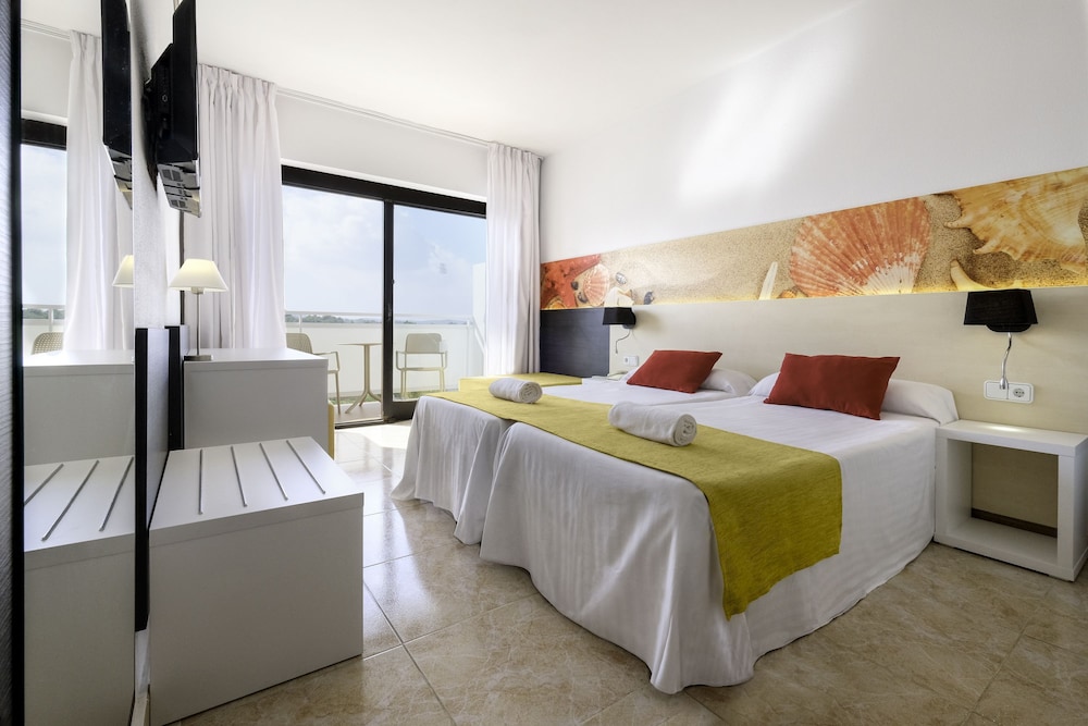 

Bologna - Bahia de Sant Antoni - azuLine Hotel Bergantín