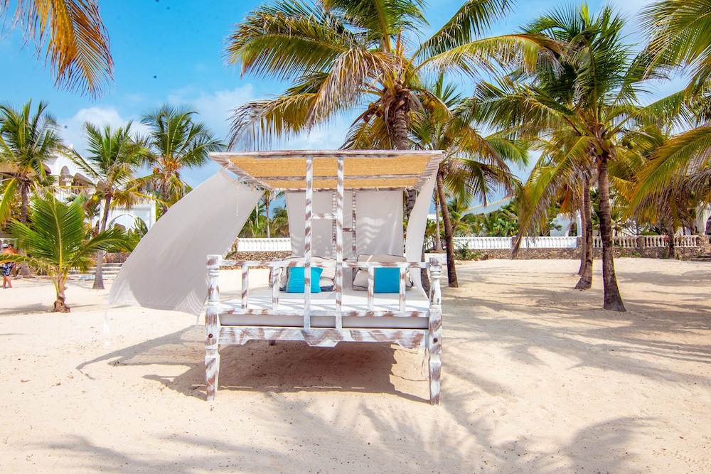 

Bari - Marafiki - Jumbo Club Watamu