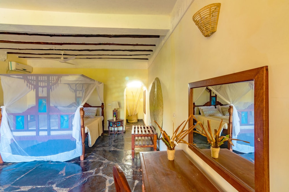 

Bari - Marafiki - Jumbo Club Watamu