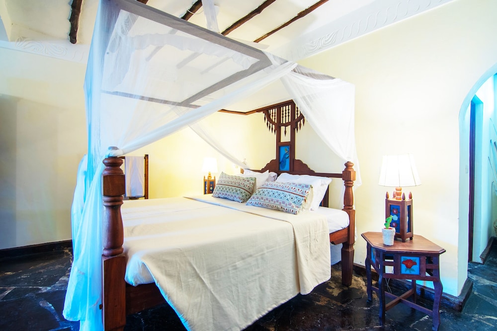

Bari - Marafiki - Jumbo Club Watamu