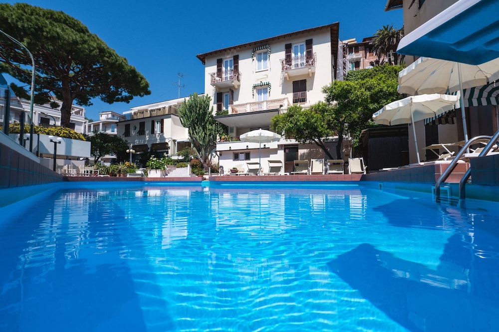 

Napoli - Savona - Coccodrillo Hotel & Apartments