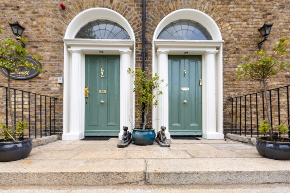 

Milano - Dun Laoghaire - Waterloo Town House & Suites