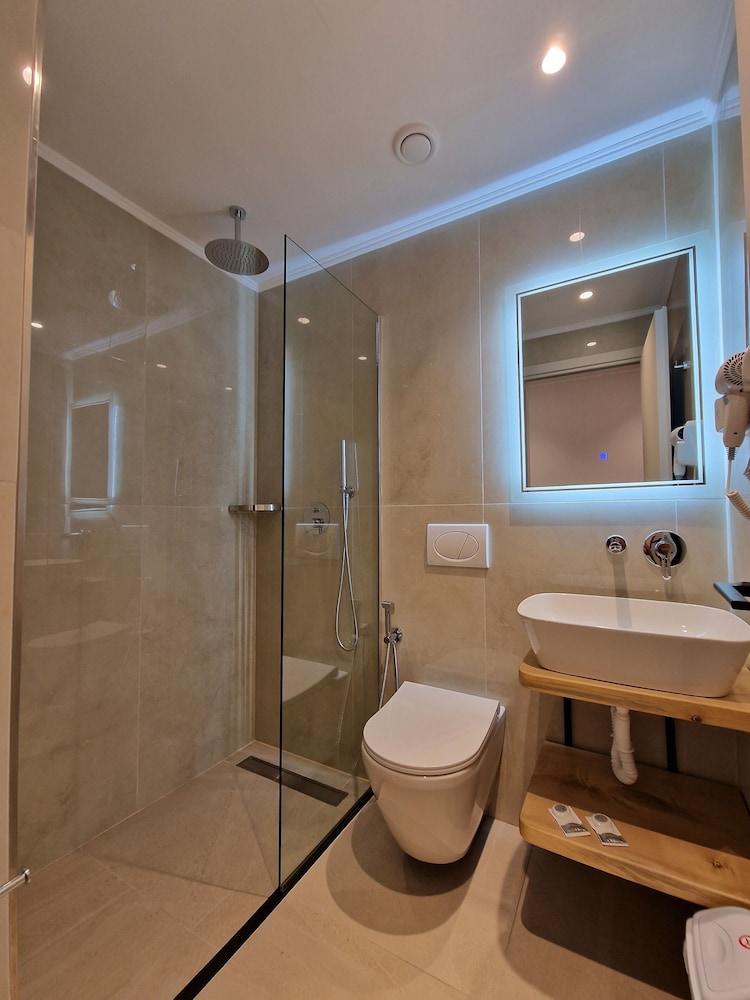 

Verona - Ksamil - Monel Hotel