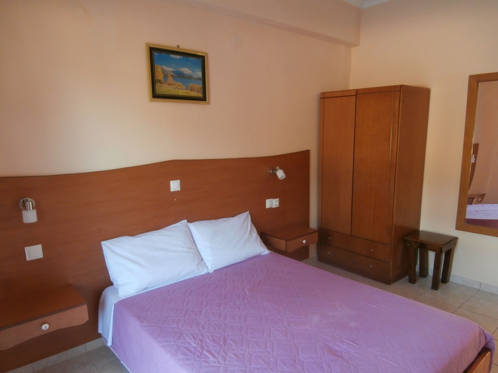 

Roma - Paramonas - River Studios & Apartments