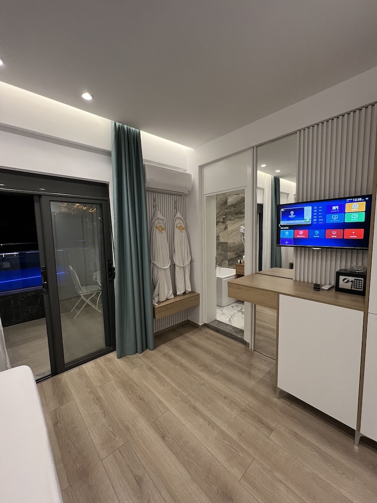 

Milano - Ksamil - Ilio Boutique Hotel