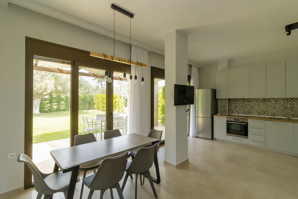 

Milano - Pefkohori - Friday Mood by Diomedes Group