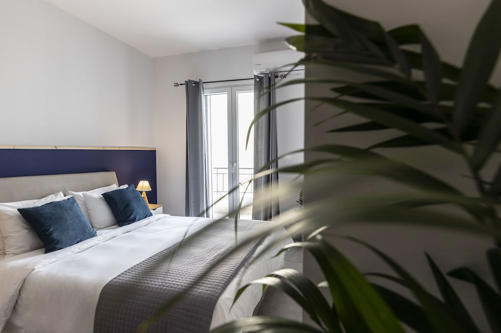 

Catania - Naousa, Paros - Hotel Kontes Comfort