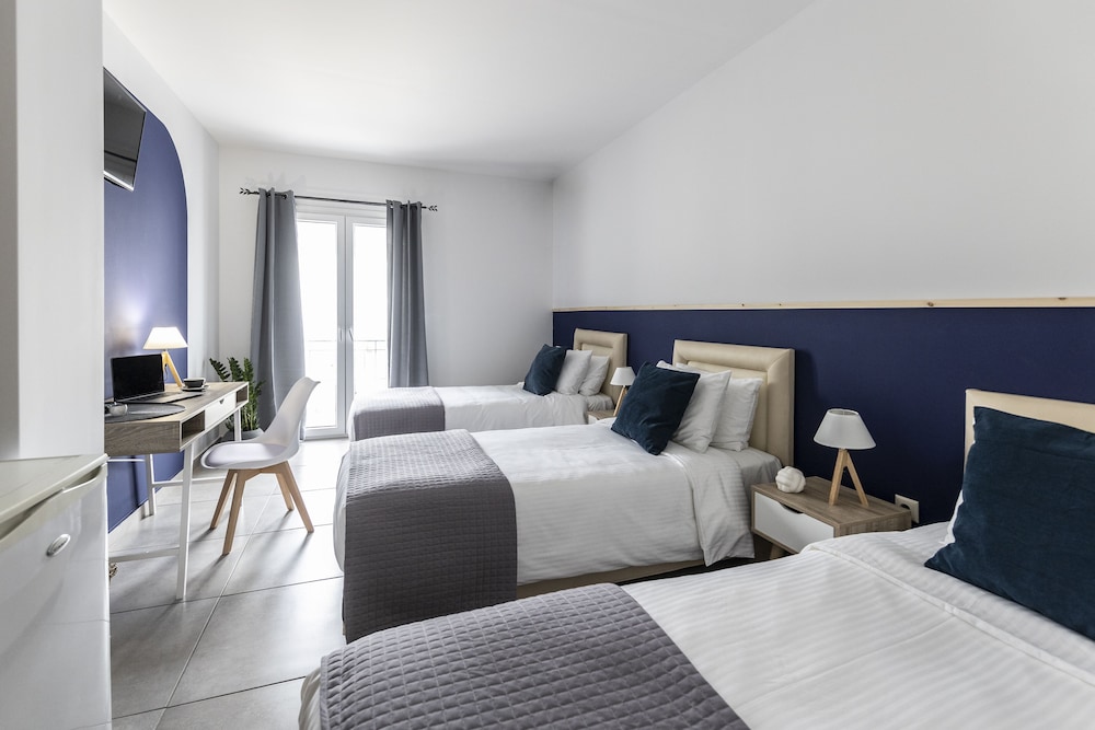 

Catania - Naousa, Paros - Hotel Kontes Comfort