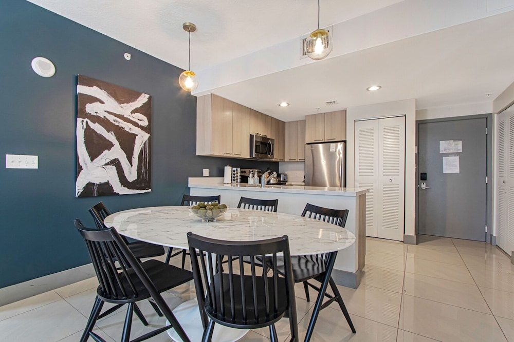 

Bari - Key Biscayne - Roami at Habitat Brickell