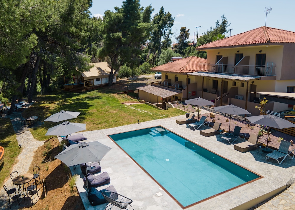 

Milano - Kassandria - Pefkon Suites