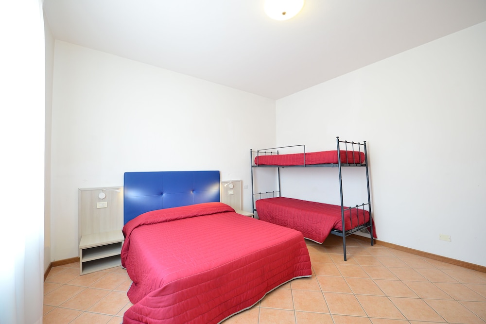 

Lamezia Terme - Castelnuovo del Garda - Camping Bella Italia