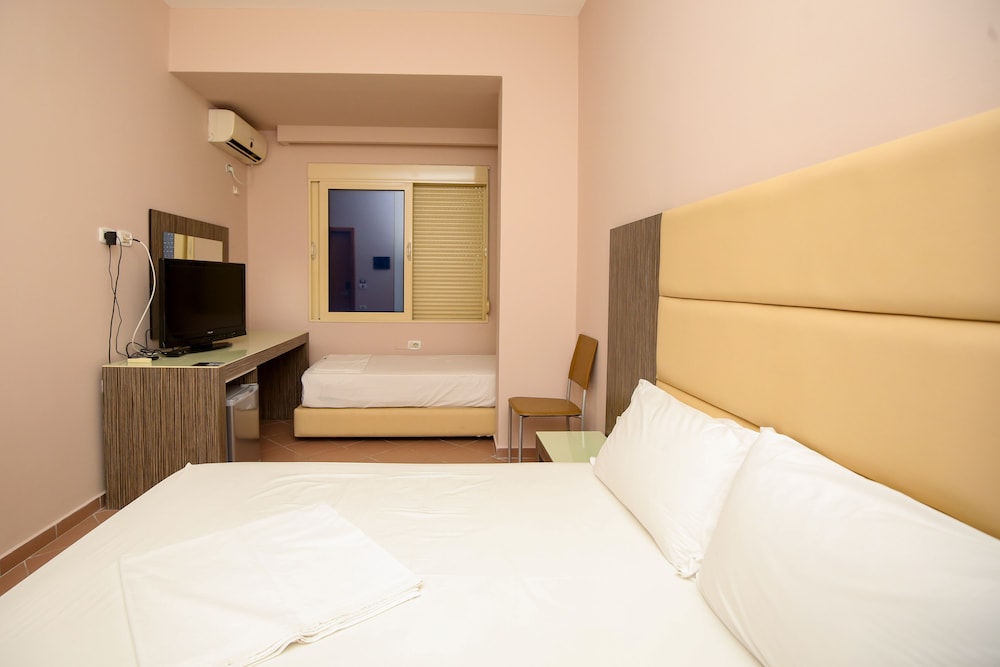 

Napoli - Costa albanese - Hotel Aliko