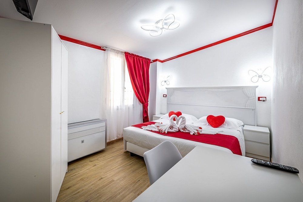 

Cagliari - Firenze - HOTEL VENETO Centro Storico di Firenze
