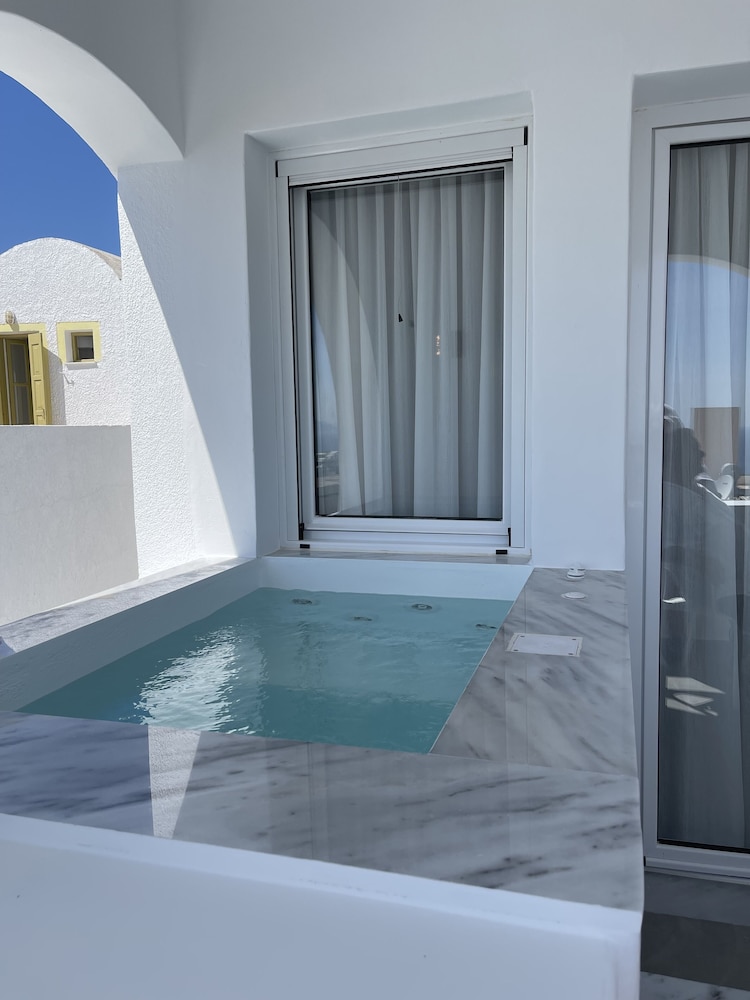 

Palermo - Santorini, Isole Greche - Galatia Villas