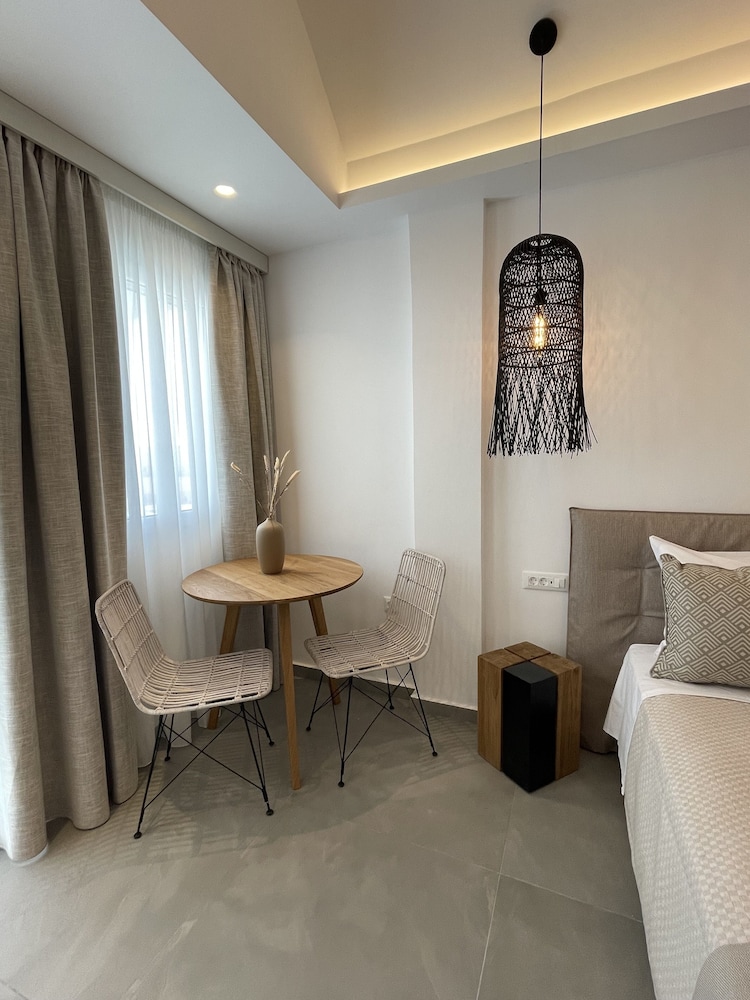 

Roma - Santorini, Isole Greche - Galatia Villas
