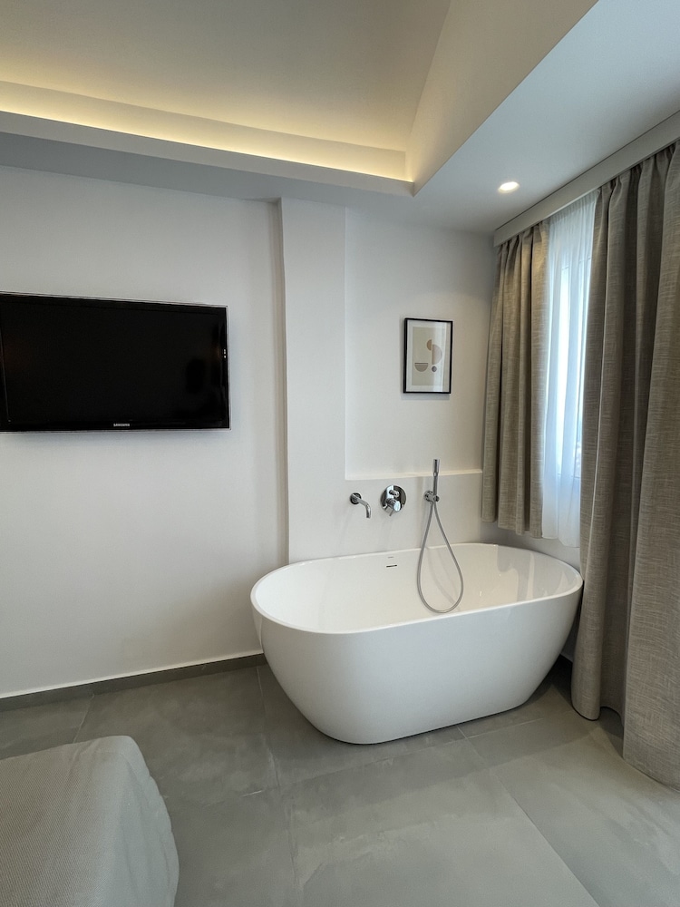 

Milano - Thirasía - Galatia Villas