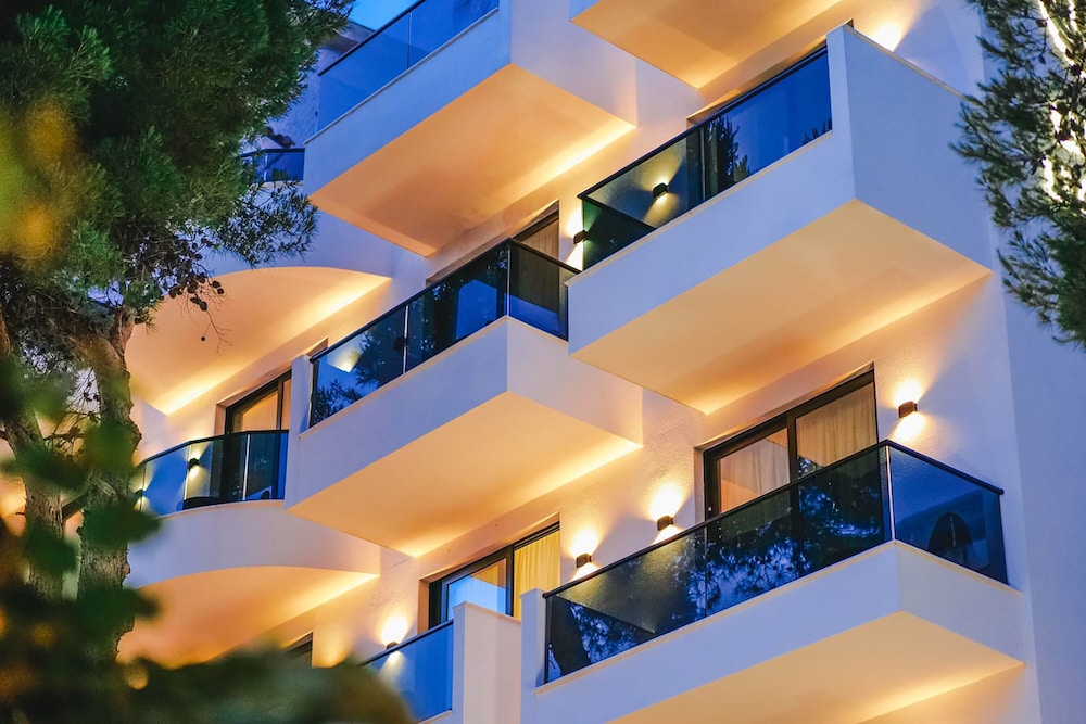 

Genova - Sarandë - Hotel Havana