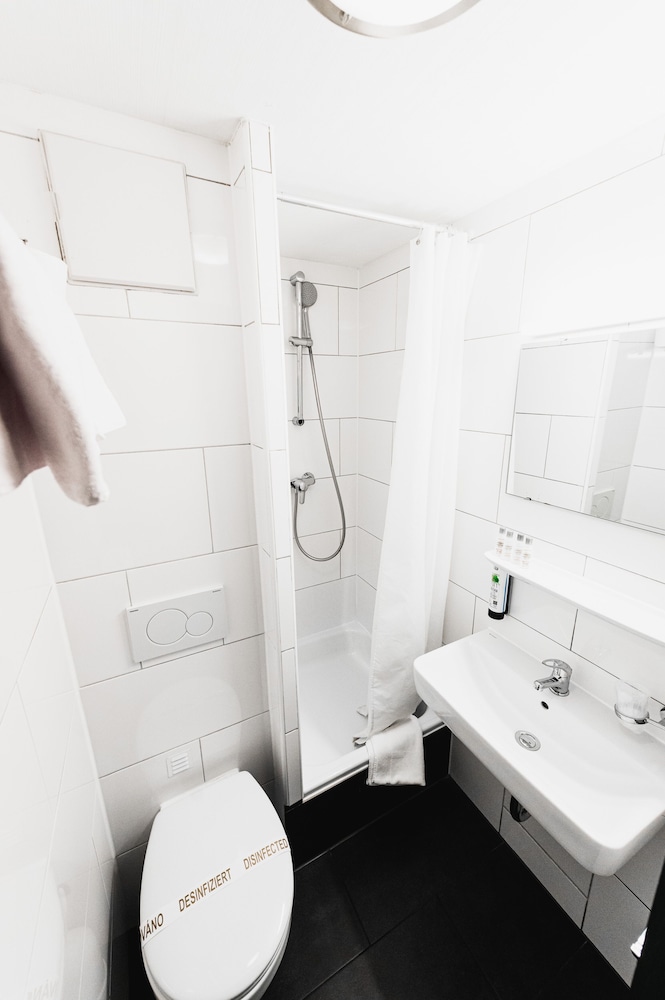 

Napoli - Stoccarda - City Hotel Fellbach 24H CHECK-IN