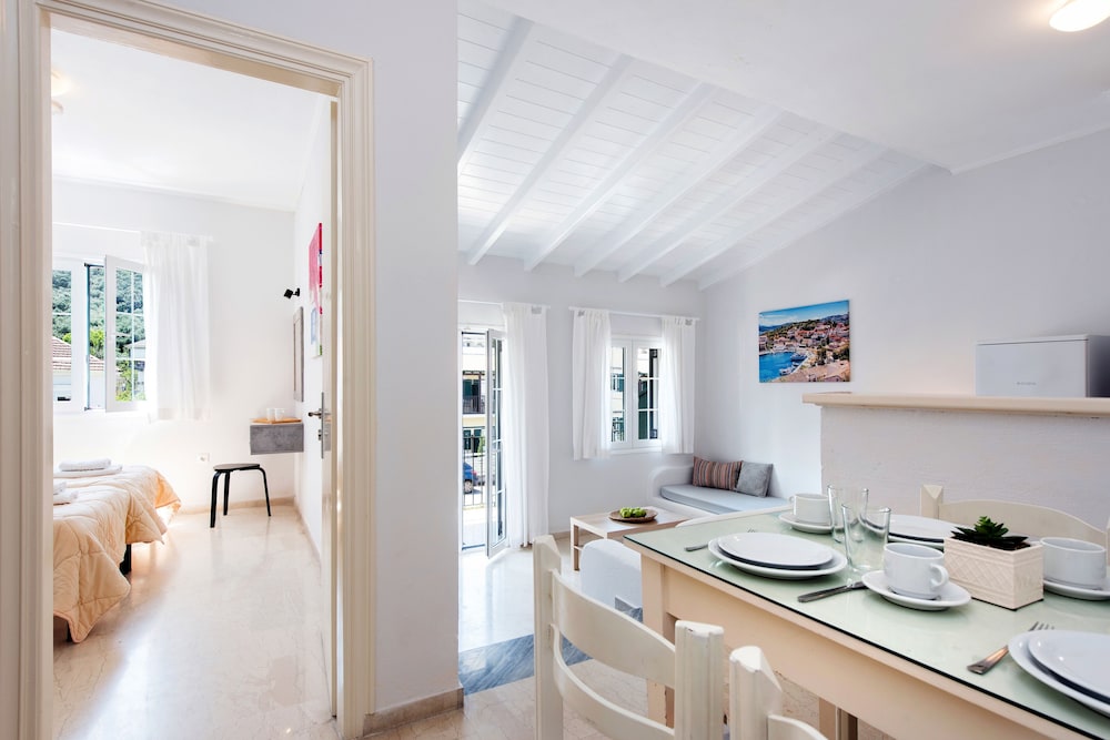 

Napoli - Kassiopi - Balaris Apartments