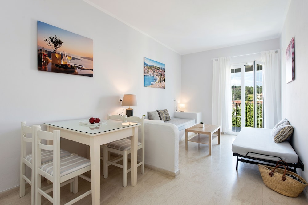 

Roma - Acharavi - Ariti Apartments