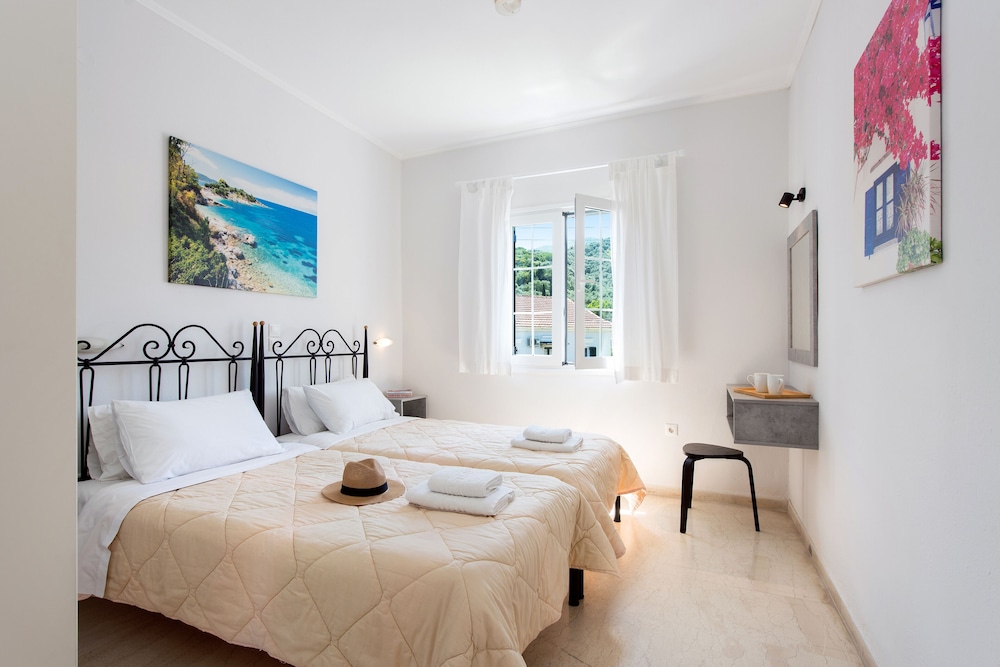 

Napoli - Kassiopi - Ariti Apartments