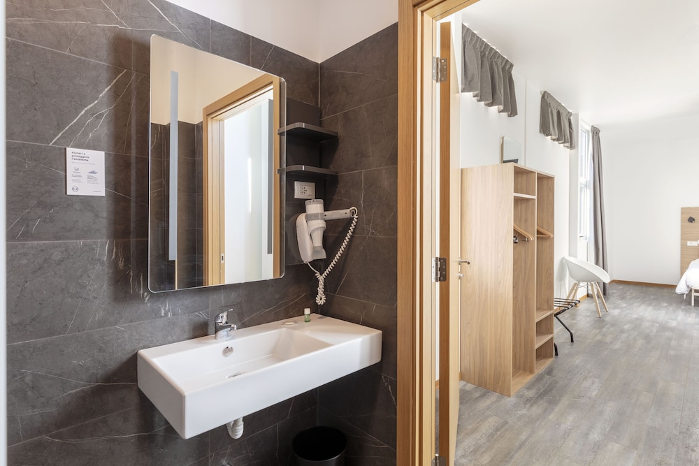 

Milano - Pomezia - B&B Hotel Pomezia Roma