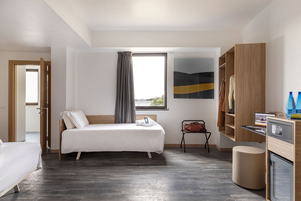 

Comiso - Pomezia - B&B Hotel Pomezia Roma