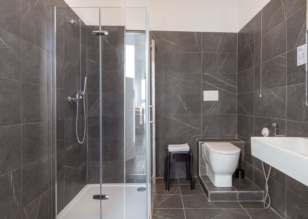 

Catania - Pomezia - B&B Hotel Pomezia Roma