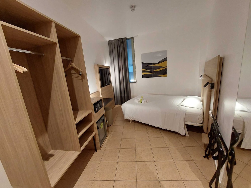 

Milano - Pomezia - B&B Hotel Pomezia Roma