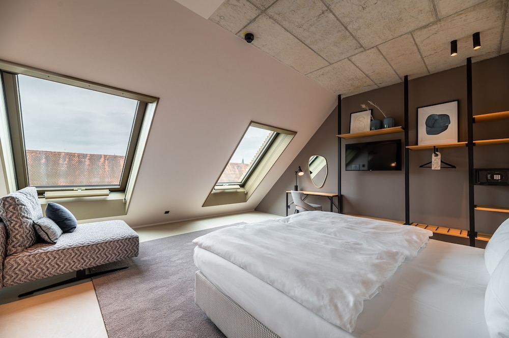 

Napoli - Germering - MIANO Hotel & Bar
